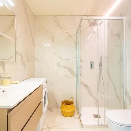 Luxury With 2 Bedrooms, 2 Bathrooms, 6 Guests Sestri Levante