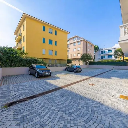 Luxury With 2 Bedrooms, 2 Bathrooms, 6 Guests * Sestri Levante