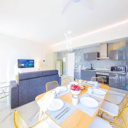 Luxury With 2 Bedrooms, 2 Bathrooms, 6 Guests Sestri Levante