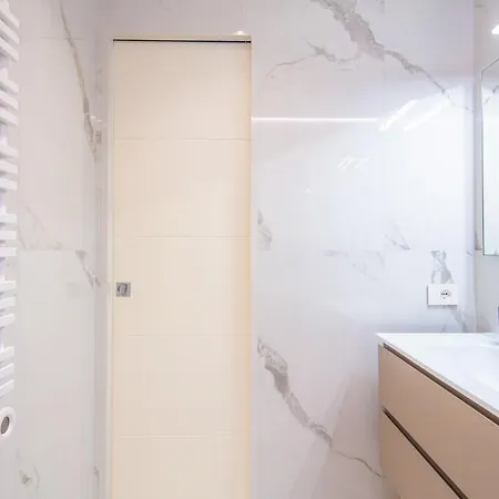 Luxury With 2 Bedrooms, 2 Bathrooms, 6 Guests Sestri Levante