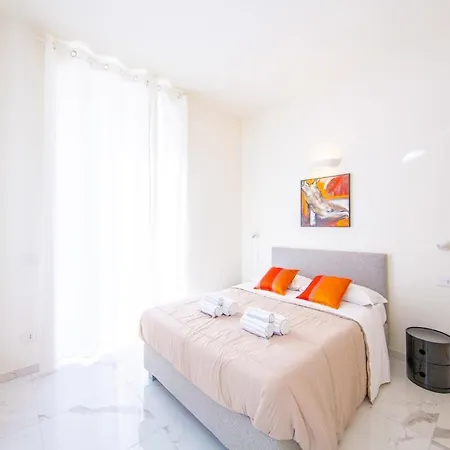 Luxury With 2 Bedrooms, 2 Bathrooms, 6 Guests * Sestri Levante